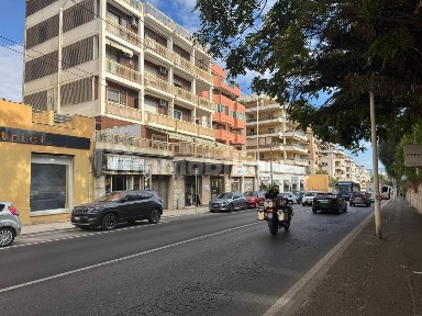 Locale commerciale in Vendita