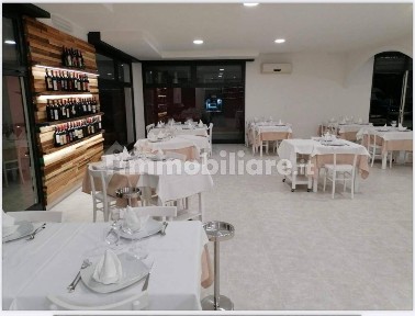 Locale commerciale in Vendita