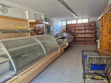 Locale commerciale in Vendita