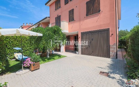 Villa a schiera via Don Lorenzo Milani, Massa Lombarda