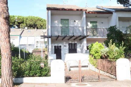 Villa a schiera viale Giacomo Leopardi, Milano Marittima, Cervia