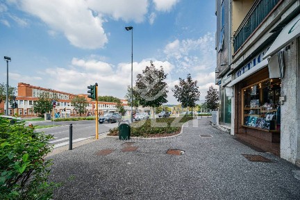 Locale commerciale in Vendita
