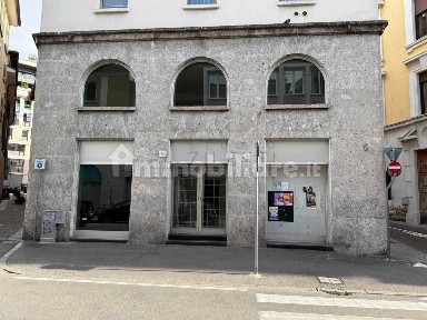 Locale commerciale in Vendita