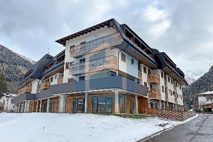 Locale commerciale in Vendita