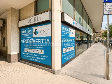 Locale commerciale in Vendita