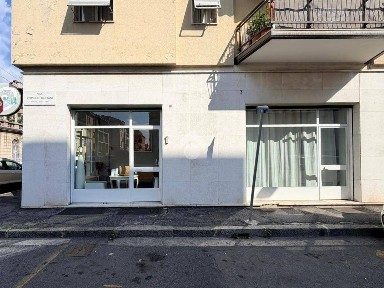 Locale commerciale in Vendita