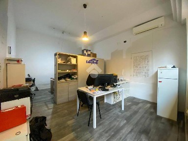 Locale commerciale in Vendita