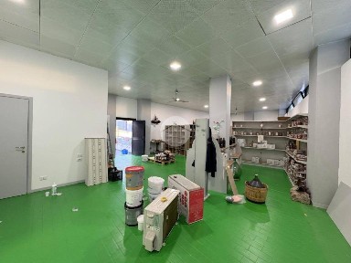 Locale commerciale in Vendita