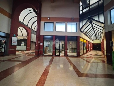 Locale commerciale in Vendita