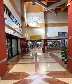 Locale commerciale in Vendita