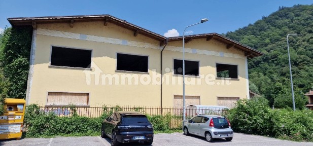 Locale commerciale in Vendita