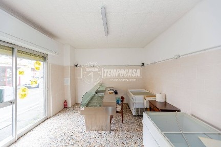 Locale commerciale in Vendita
