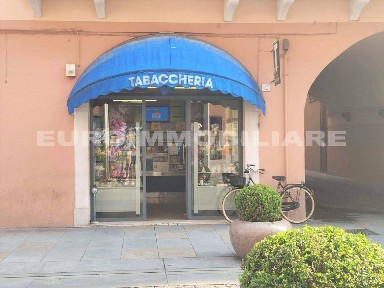 Locale commerciale in Vendita
