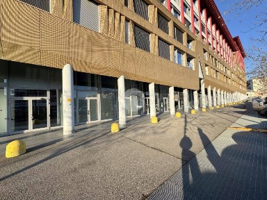 Locale commerciale in Vendita