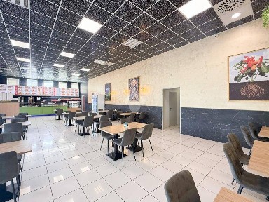 Locale commerciale in Vendita