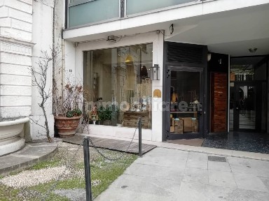 Locale commerciale in Vendita