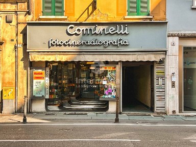 Locale commerciale in Vendita