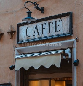 Locale commerciale in Vendita