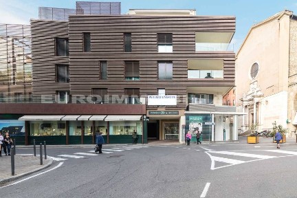 Locale commerciale in Vendita