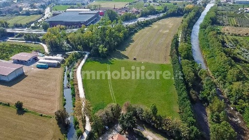 Locale commerciale in Vendita