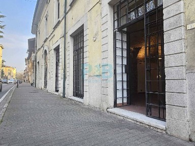 Locale commerciale in Vendita