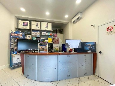 Locale commerciale in Vendita