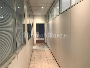 Locale commerciale in Vendita