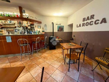 Locale commerciale in Vendita