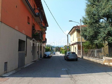 Locale commerciale in Vendita