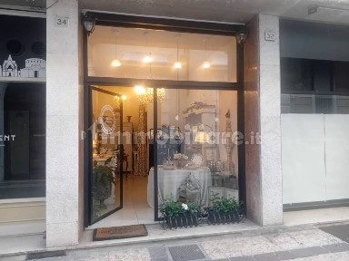 Negozio di casalinghi in Vendita