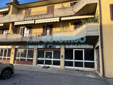 Locale commerciale in Vendita