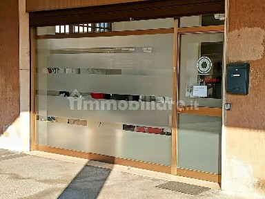 Locale commerciale in Vendita
