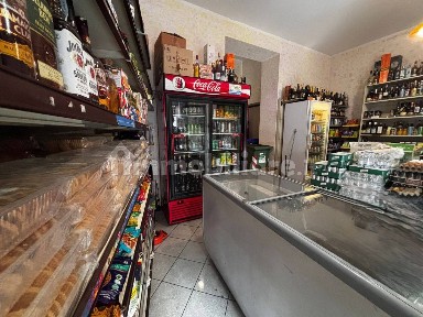 Locale commerciale in Vendita