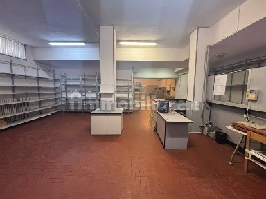 Locale commerciale in Vendita