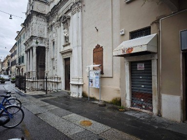 Locale commerciale in Vendita
