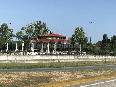 Locale commerciale in Vendita