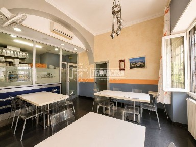 Locale commerciale in Vendita