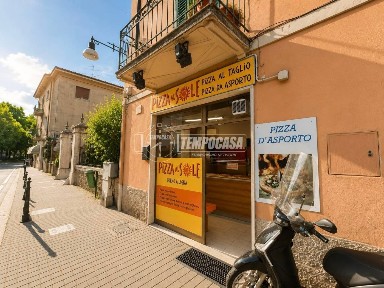 Locale commerciale in Vendita