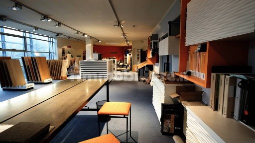 Locale commerciale in Vendita