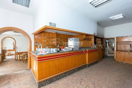 Locale commerciale in Vendita