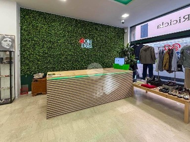 Negozio di abbigliamento in Vendita