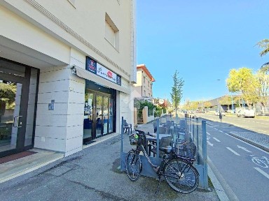 Locale commerciale in Vendita