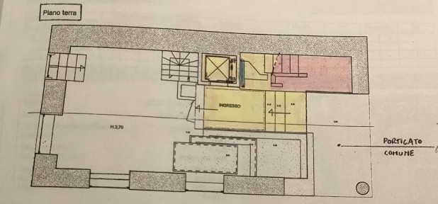 Negozio di abbigliamento in Vendita
