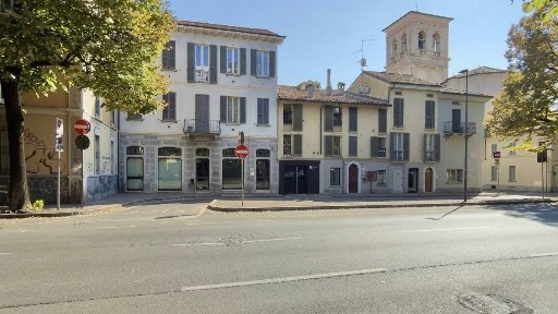 Locale commerciale in Vendita
