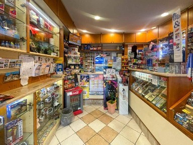 Locale commerciale in Vendita