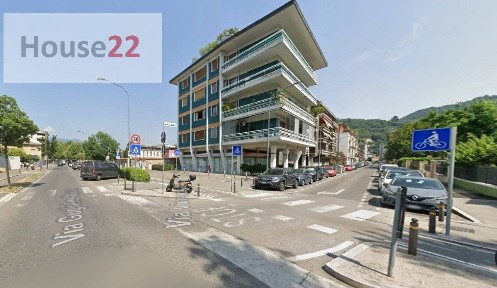 Locale commerciale in Vendita