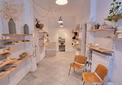 Locale commerciale in Vendita