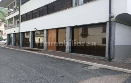 Locale commerciale in Vendita