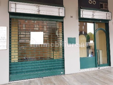 Locale commerciale in Vendita