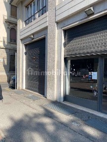 Locale commerciale in Vendita